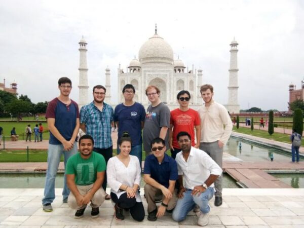 One Day – Taj Mahal Tour From Mumbai By Flight